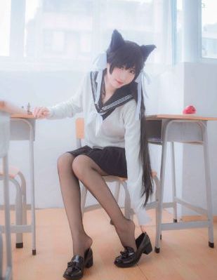 在炕上共妻被一群男人玩弄_高清神马在线观看